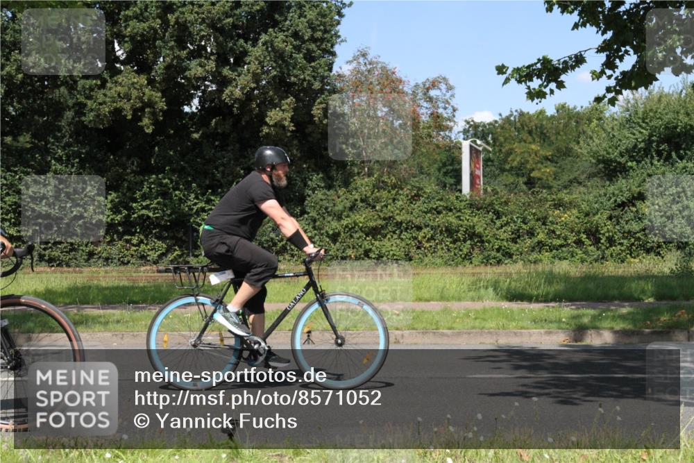 10.08.2025 - GEWOBA Citytriathlon Bremen Yannick Fuchs http://msf.ph/oto/8571052 10.08.2025 14:30:01 Radfahren 42, 95, 112, 183, 275, 315, 327, 337, 429, 454, 468 meine-sportfotos.de