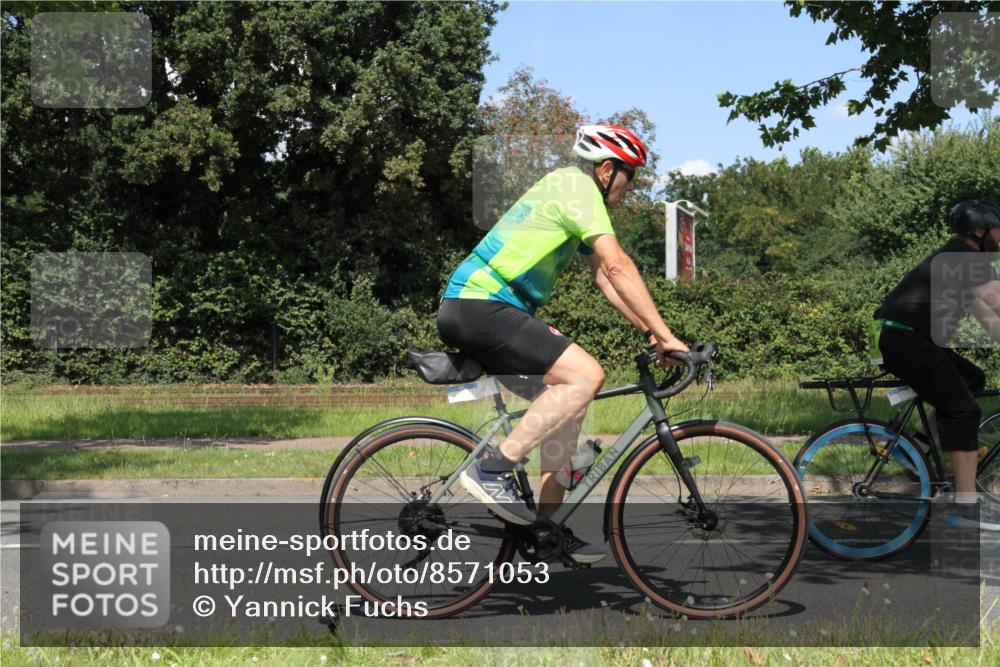 10.08.2025 - GEWOBA Citytriathlon Bremen Yannick Fuchs http://msf.ph/oto/8571053 10.08.2025 14:30:01 Radfahren 42, 95, 112, 183, 275, 315, 327, 337, 429, 454, 468 meine-sportfotos.de