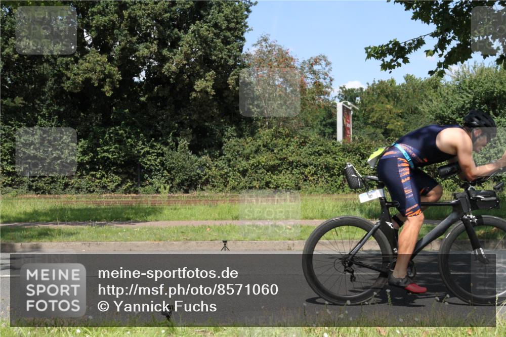 10.08.2025 - GEWOBA Citytriathlon Bremen Yannick Fuchs http://msf.ph/oto/8571060 10.08.2025 14:30:05 Radfahren 42, 95, 112, 149, 183, 315, 327, 337, 400, 402, 429, 454 meine-sportfotos.de