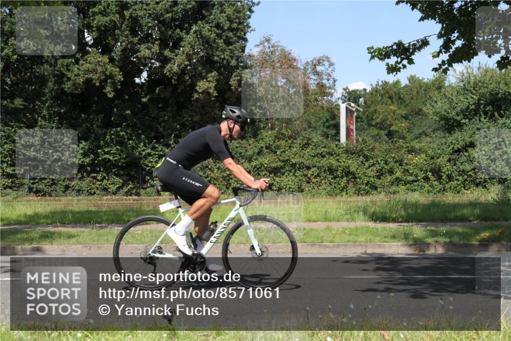 10.08.2025 - GEWOBA Citytriathlon Bremen Yannick Fuchs http://msf.ph/oto/8571061 10.08.2025 14:30:05 Radfahren 42, 95, 112, 149, 183, 315, 327, 337, 400, 402, 429, 454 meine-sportfotos.de