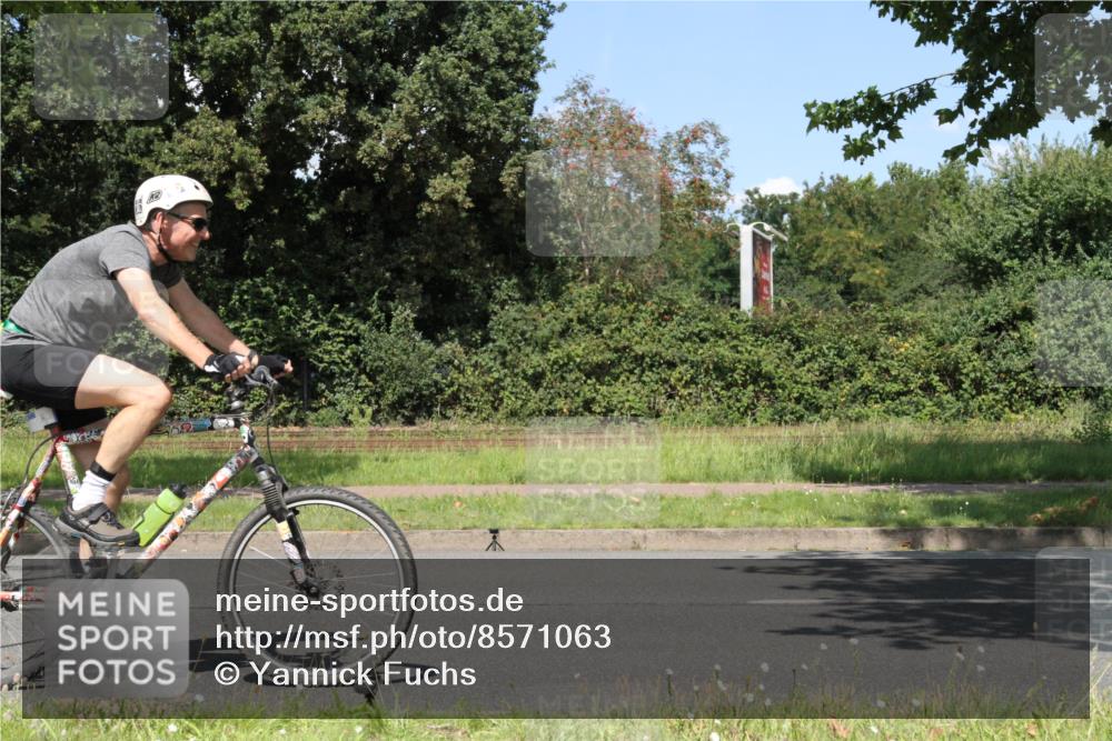 10.08.2025 - GEWOBA Citytriathlon Bremen Yannick Fuchs http://msf.ph/oto/8571063 10.08.2025 14:30:06 Radfahren 42, 95, 112, 149, 183, 315, 327, 337, 400, 402, 429, 454 meine-sportfotos.de