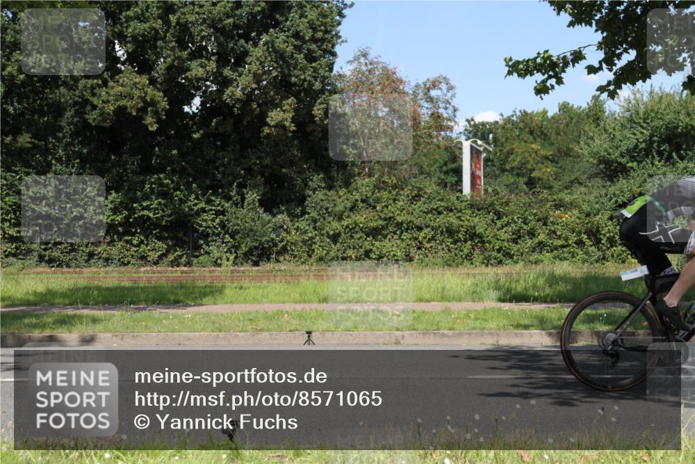 10.08.2025 - GEWOBA Citytriathlon Bremen Yannick Fuchs http://msf.ph/oto/8571065 10.08.2025 14:30:07 Radfahren 42, 66, 95, 112, 148, 149, 183, 315, 327, 337, 400, 402, 429, 454 meine-sportfotos.de