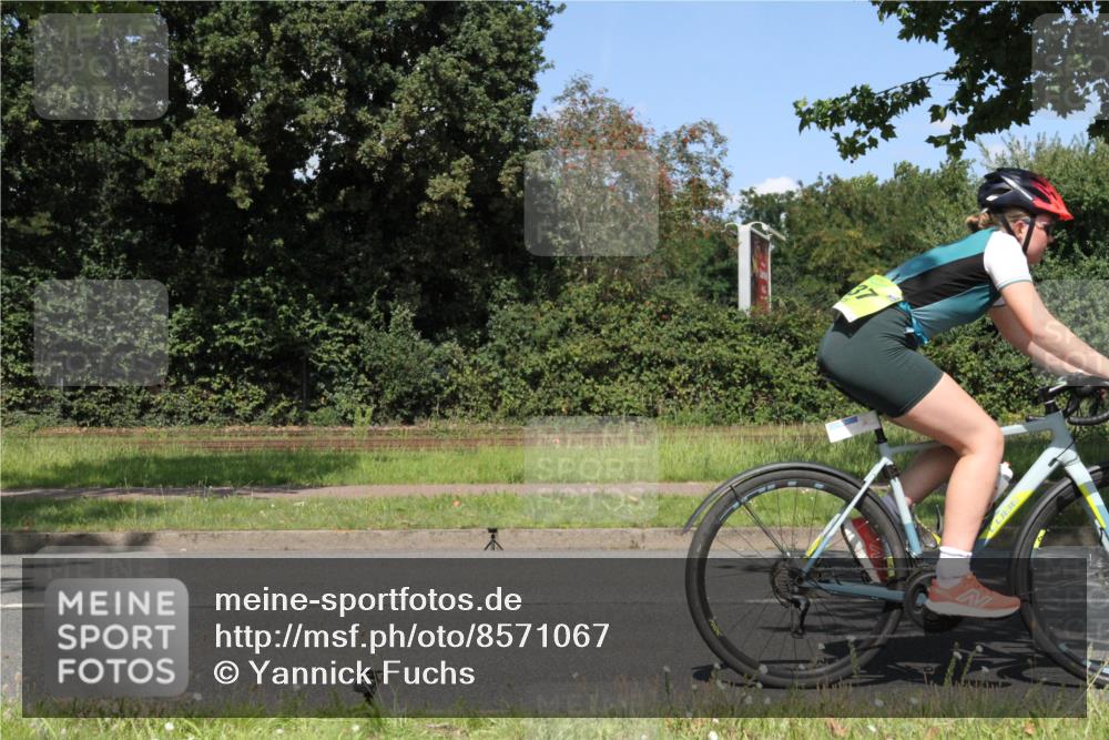 10.08.2025 - GEWOBA Citytriathlon Bremen Yannick Fuchs http://msf.ph/oto/8571067 10.08.2025 14:30:07 Radfahren 42, 66, 95, 112, 148, 149, 183, 315, 327, 337, 400, 402, 429, 454 meine-sportfotos.de