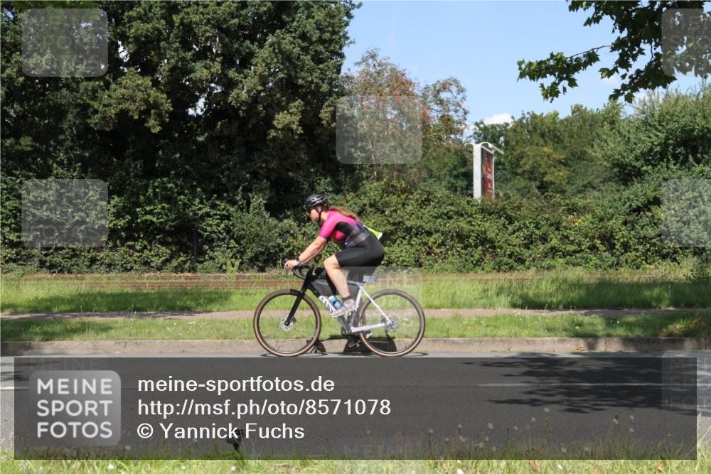 10.08.2025 - GEWOBA Citytriathlon Bremen Yannick Fuchs http://msf.ph/oto/8571078 10.08.2025 14:30:11 Radfahren 42, 66, 95, 112, 148, 149, 315, 337, 361, 374, 400, 402, 410, 429, 454 meine-sportfotos.de