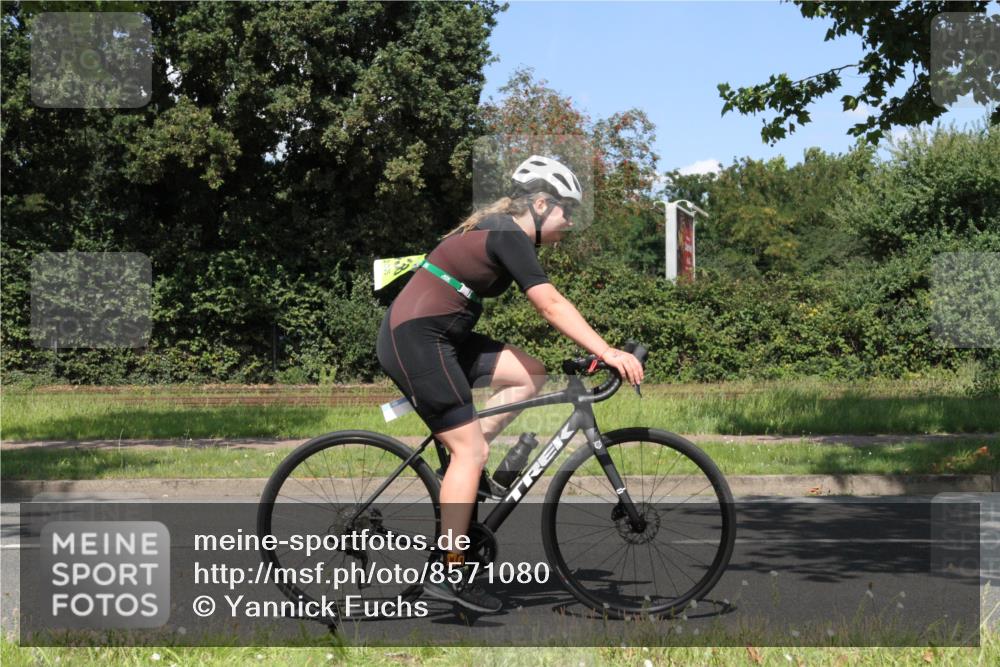 10.08.2025 - GEWOBA Citytriathlon Bremen Yannick Fuchs http://msf.ph/oto/8571080 10.08.2025 14:30:13 Radfahren 42, 66, 95, 112, 148, 149, 315, 329, 337, 338, 361, 374, 400, 402, 410, 429, 454 meine-sportfotos.de