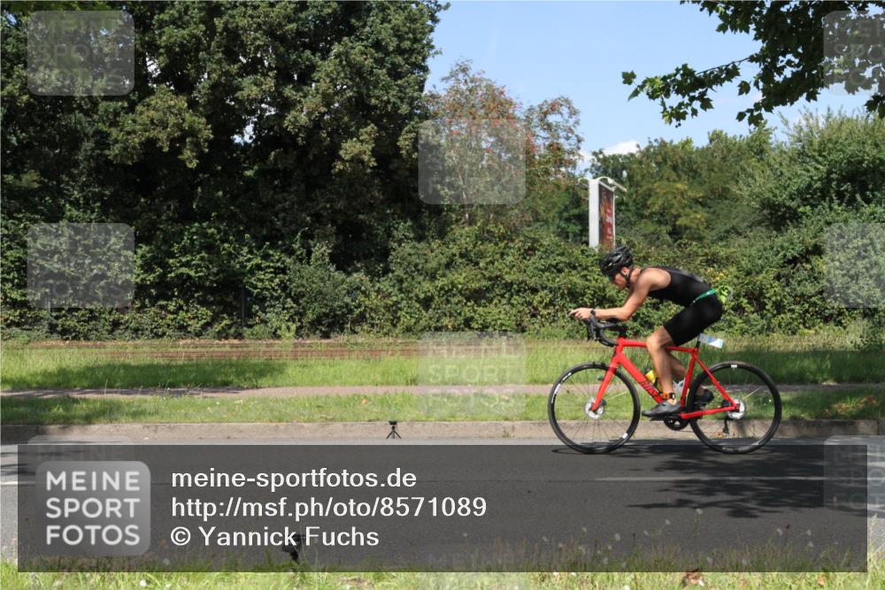10.08.2025 - GEWOBA Citytriathlon Bremen Yannick Fuchs http://msf.ph/oto/8571089 10.08.2025 14:30:16 Radfahren 33, 42, 66, 95, 112, 148, 149, 329, 337, 338, 361, 374, 400, 402, 410, 429, 454, 492 meine-sportfotos.de