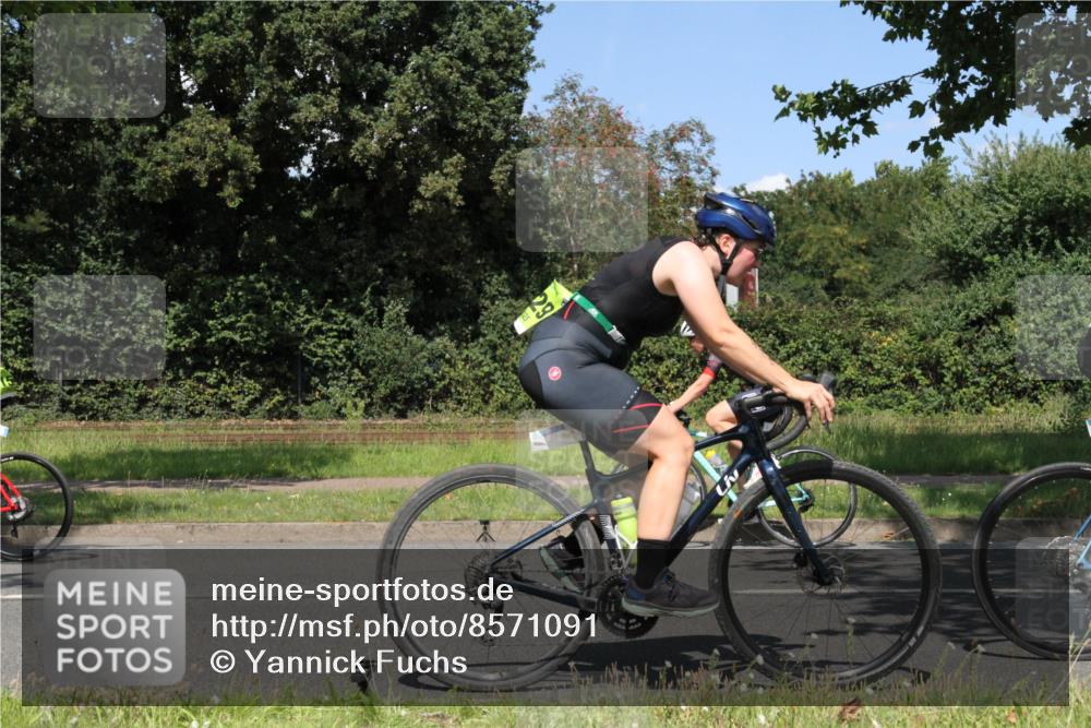 10.08.2025 - GEWOBA Citytriathlon Bremen Yannick Fuchs http://msf.ph/oto/8571091 10.08.2025 14:30:17 Radfahren 8, 33, 42, 66, 95, 112, 148, 149, 329, 337, 338, 361, 374, 400, 402, 410, 429, 492 meine-sportfotos.de