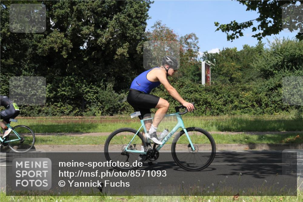 10.08.2025 - GEWOBA Citytriathlon Bremen Yannick Fuchs http://msf.ph/oto/8571093 10.08.2025 14:30:18 Radfahren 8, 33, 42, 66, 95, 112, 148, 149, 329, 338, 347, 361, 374, 400, 402, 410, 429, 492 meine-sportfotos.de