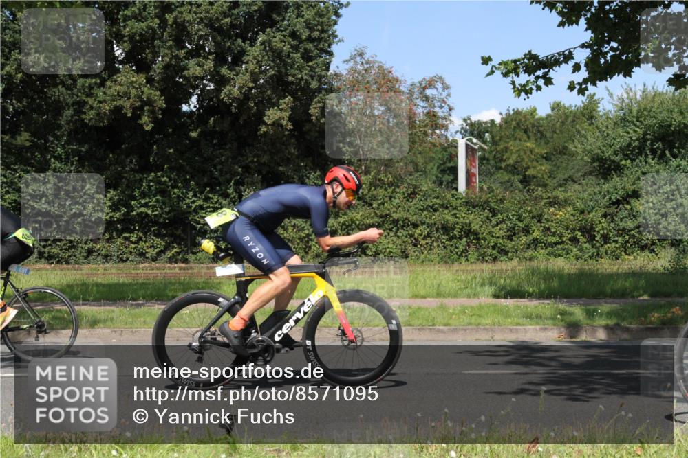 10.08.2025 - GEWOBA Citytriathlon Bremen Yannick Fuchs http://msf.ph/oto/8571095 10.08.2025 14:30:19 Radfahren 8, 33, 66, 95, 148, 149, 329, 338, 347, 361, 374, 400, 402, 410, 429, 492 meine-sportfotos.de