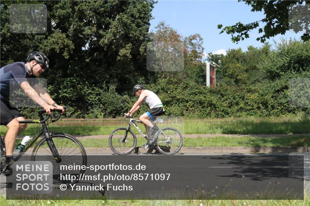10.08.2025 - GEWOBA Citytriathlon Bremen Yannick Fuchs http://msf.ph/oto/8571097 10.08.2025 14:30:19 Radfahren 8, 33, 66, 95, 148, 149, 329, 338, 347, 361, 374, 400, 402, 410, 429, 492 meine-sportfotos.de
