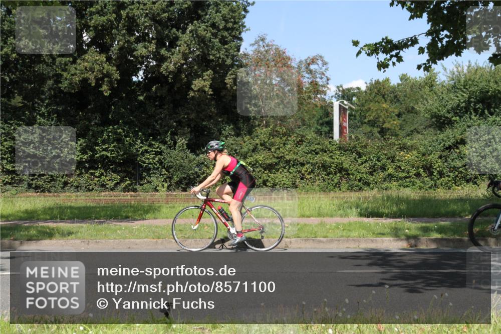 10.08.2025 - GEWOBA Citytriathlon Bremen Yannick Fuchs http://msf.ph/oto/8571100 10.08.2025 14:30:21 Radfahren 8, 33, 66, 148, 149, 329, 338, 347, 361, 374, 400, 402, 410, 429, 492 meine-sportfotos.de
