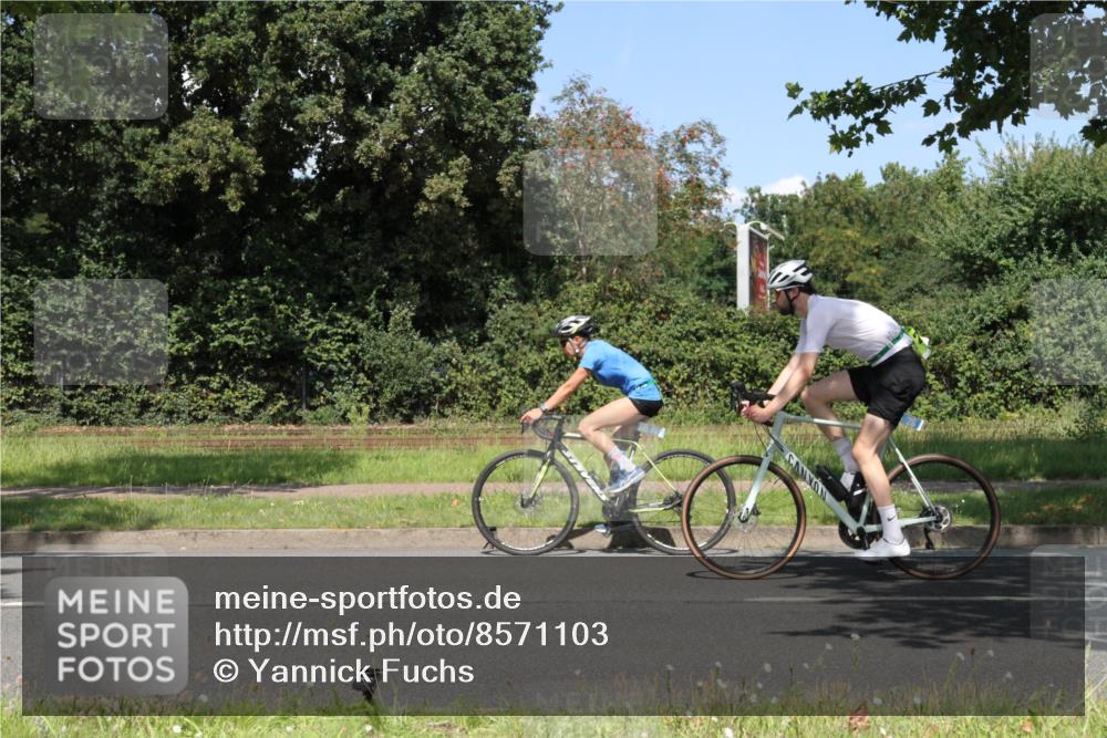 10.08.2025 - GEWOBA Citytriathlon Bremen Yannick Fuchs http://msf.ph/oto/8571103 10.08.2025 14:30:22 Radfahren 8, 33, 66, 148, 149, 329, 338, 347, 361, 374, 400, 402, 410, 429, 492 meine-sportfotos.de