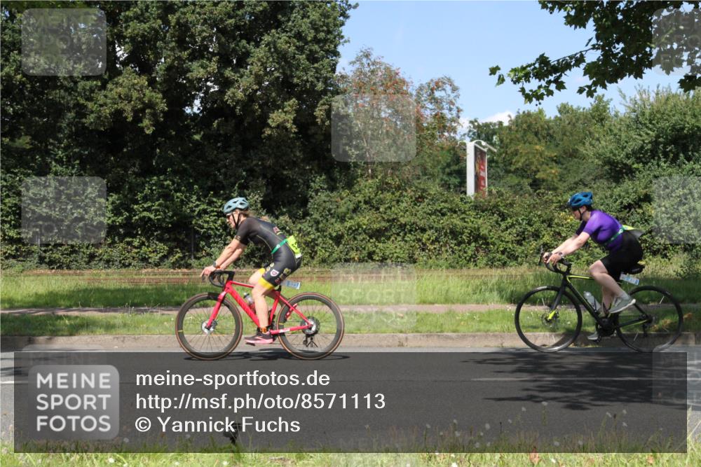 10.08.2025 - GEWOBA Citytriathlon Bremen Yannick Fuchs http://msf.ph/oto/8571113 10.08.2025 14:30:26 Radfahren 8, 33, 66, 148, 149, 328, 329, 338, 345, 347, 361, 374, 381, 400, 402, 410, 461, 492 meine-sportfotos.de