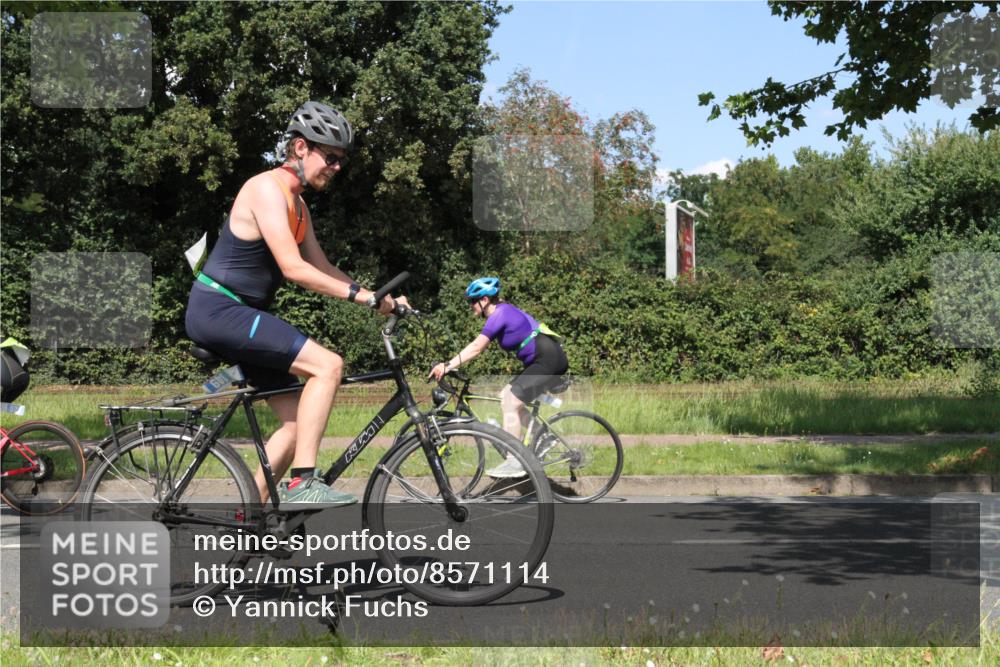 10.08.2025 - GEWOBA Citytriathlon Bremen Yannick Fuchs http://msf.ph/oto/8571114 10.08.2025 14:30:27 Radfahren 8, 33, 66, 148, 149, 328, 329, 338, 345, 347, 361, 374, 381, 400, 402, 410, 461, 492 meine-sportfotos.de