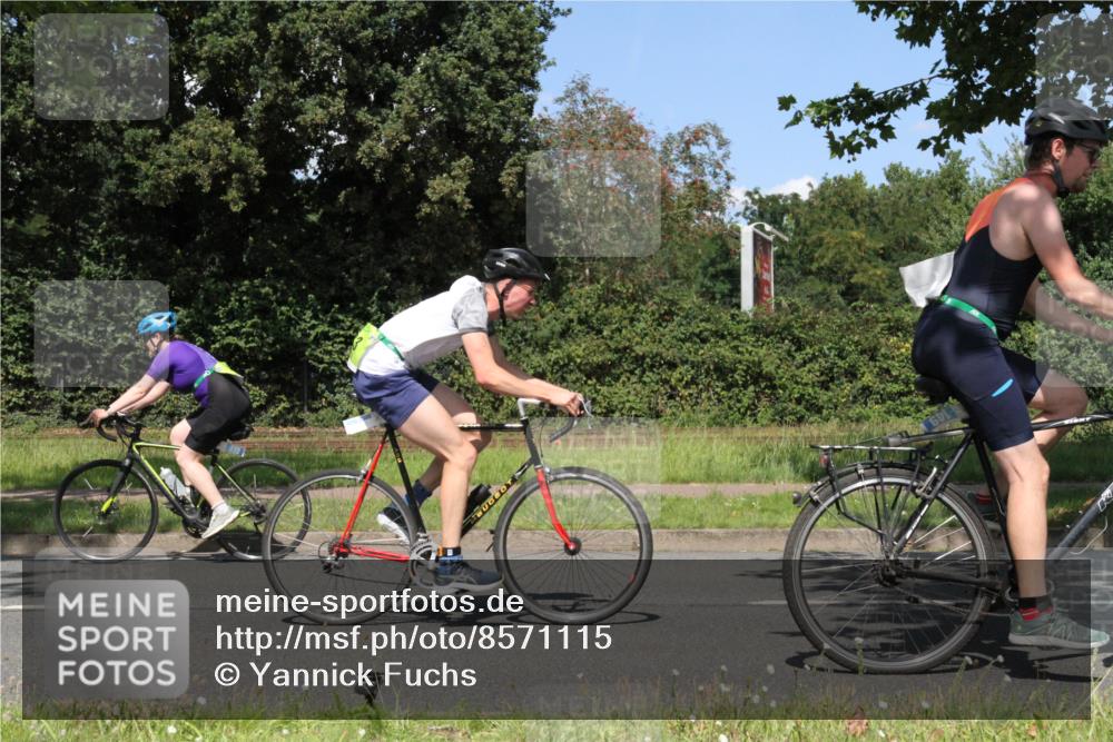 10.08.2025 - GEWOBA Citytriathlon Bremen Yannick Fuchs http://msf.ph/oto/8571115 10.08.2025 14:30:27 Radfahren 8, 33, 66, 148, 149, 328, 329, 338, 345, 347, 361, 374, 381, 400, 402, 410, 461, 492 meine-sportfotos.de