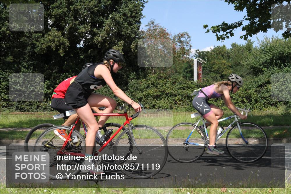 10.08.2025 - GEWOBA Citytriathlon Bremen Yannick Fuchs http://msf.ph/oto/8571119 10.08.2025 14:30:28 Radfahren 8, 33, 66, 107, 148, 149, 178, 328, 329, 338, 345, 347, 356, 361, 374, 381, 410, 461, 492 meine-sportfotos.de