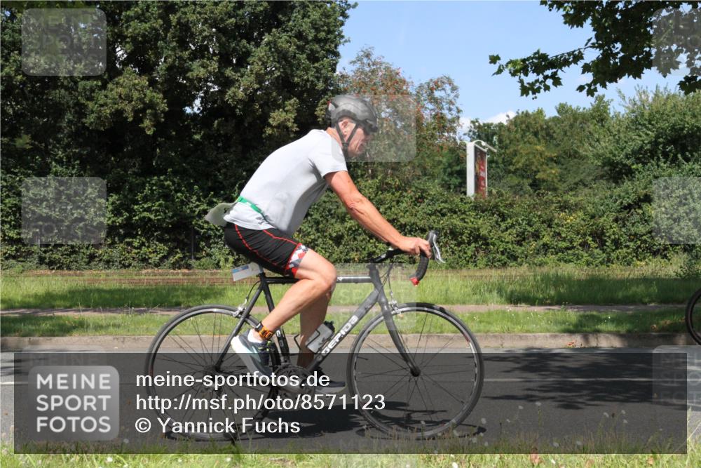 10.08.2025 - GEWOBA Citytriathlon Bremen Yannick Fuchs http://msf.ph/oto/8571123 10.08.2025 14:30:30 Radfahren 8, 12, 33, 66, 107, 148, 149, 178, 328, 329, 338, 341, 345, 347, 356, 361, 374, 381, 409, 410, 461, 492 meine-sportfotos.de