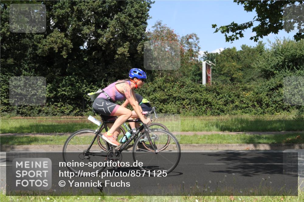 10.08.2025 - GEWOBA Citytriathlon Bremen Yannick Fuchs http://msf.ph/oto/8571125 10.08.2025 14:30:30 Radfahren 8, 12, 33, 66, 107, 148, 149, 178, 328, 329, 338, 341, 345, 347, 356, 361, 374, 381, 409, 410, 461, 492 meine-sportfotos.de