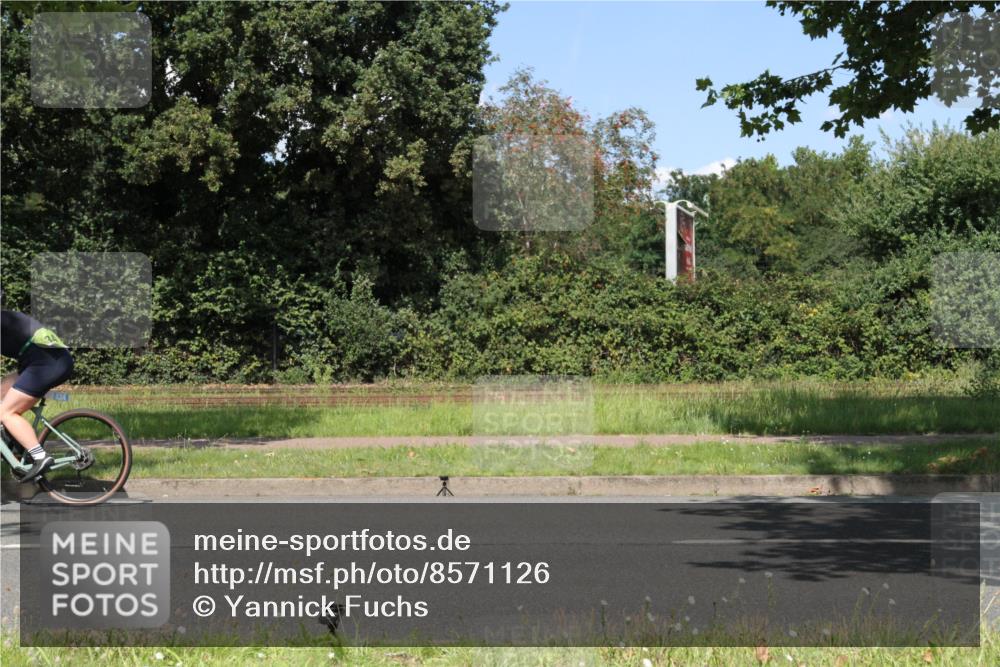 10.08.2025 - GEWOBA Citytriathlon Bremen Yannick Fuchs http://msf.ph/oto/8571126 10.08.2025 14:30:31 Radfahren 8, 12, 33, 66, 107, 148, 178, 328, 329, 338, 341, 345, 347, 356, 361, 374, 381, 409, 410, 461, 492 meine-sportfotos.de