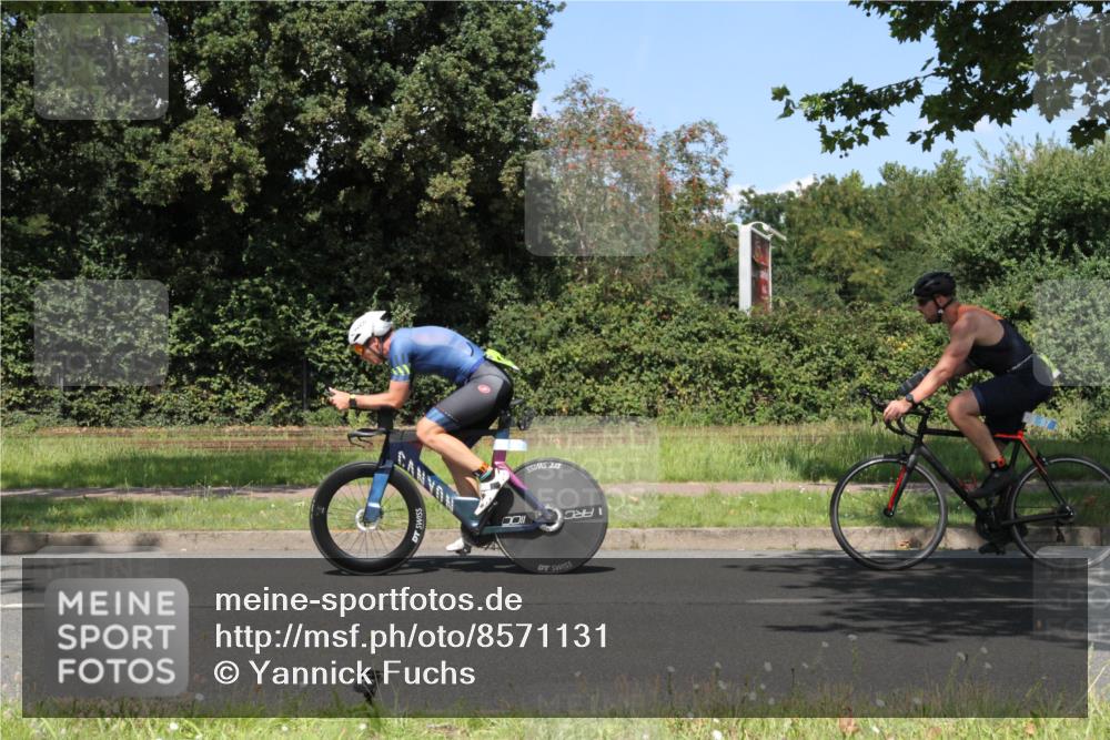 10.08.2025 - GEWOBA Citytriathlon Bremen Yannick Fuchs http://msf.ph/oto/8571131 10.08.2025 14:30:33 Radfahren 8, 12, 33, 107, 178, 328, 329, 338, 341, 345, 347, 356, 361, 374, 381, 399, 409, 410, 461, 492 meine-sportfotos.de