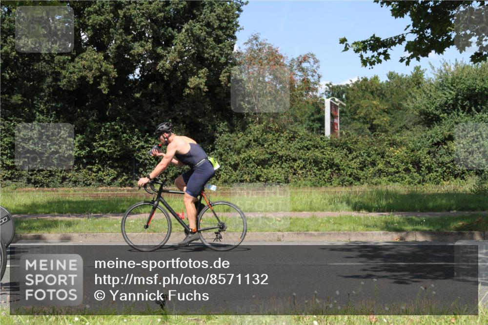 10.08.2025 - GEWOBA Citytriathlon Bremen Yannick Fuchs http://msf.ph/oto/8571132 10.08.2025 14:30:33 Radfahren 8, 12, 33, 107, 178, 328, 329, 338, 341, 345, 347, 356, 361, 374, 381, 399, 409, 410, 461, 492 meine-sportfotos.de