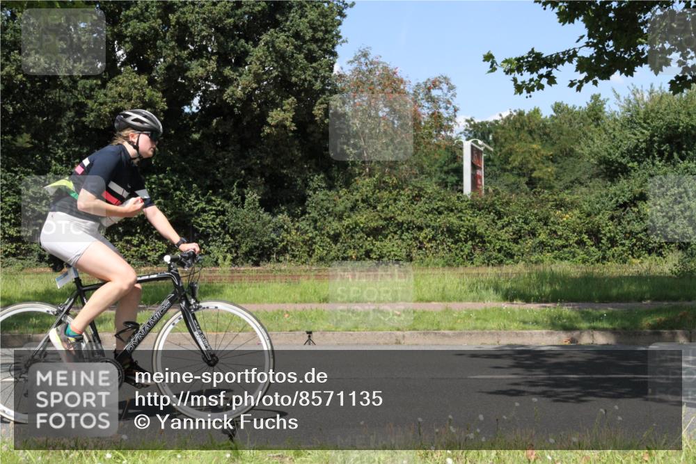 10.08.2025 - GEWOBA Citytriathlon Bremen Yannick Fuchs http://msf.ph/oto/8571135 10.08.2025 14:30:34 Radfahren 8, 12, 33, 107, 178, 328, 329, 338, 341, 345, 347, 356, 361, 381, 399, 409, 410, 416, 461, 492 meine-sportfotos.de