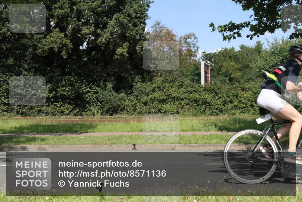 10.08.2025 - GEWOBA Citytriathlon Bremen Yannick Fuchs http://msf.ph/oto/8571136 10.08.2025 14:30:34 Radfahren 8, 12, 33, 107, 178, 328, 329, 338, 341, 345, 347, 356, 361, 381, 399, 409, 410, 416, 461, 492 meine-sportfotos.de