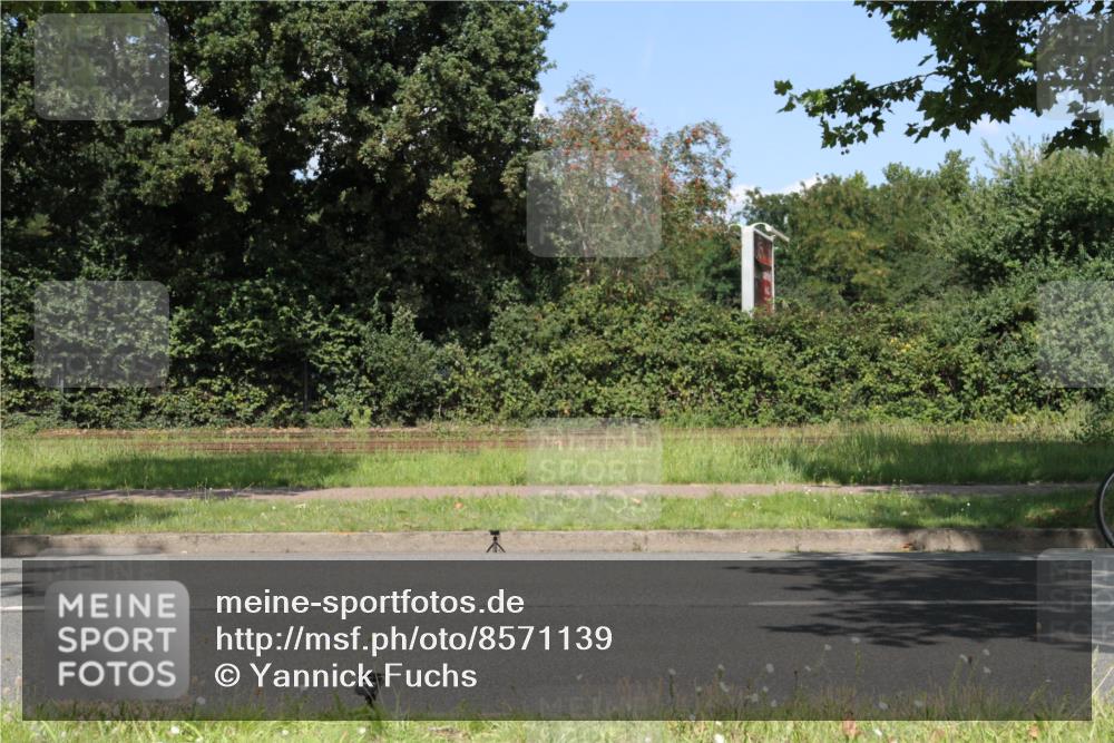 10.08.2025 - GEWOBA Citytriathlon Bremen Yannick Fuchs http://msf.ph/oto/8571139 10.08.2025 14:30:35 Radfahren 8, 12, 33, 107, 178, 328, 329, 338, 341, 345, 347, 356, 361, 381, 399, 409, 416, 461, 492 meine-sportfotos.de
