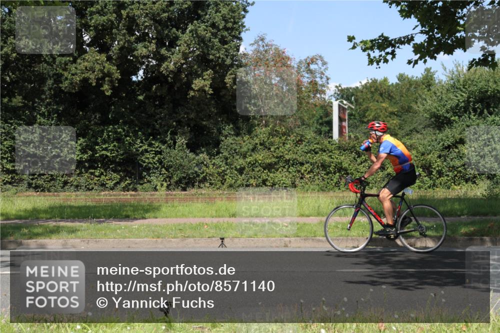 10.08.2025 - GEWOBA Citytriathlon Bremen Yannick Fuchs http://msf.ph/oto/8571140 10.08.2025 14:30:36 Radfahren 8, 12, 33, 107, 178, 328, 329, 338, 341, 345, 347, 356, 361, 381, 399, 409, 416, 461, 492 meine-sportfotos.de