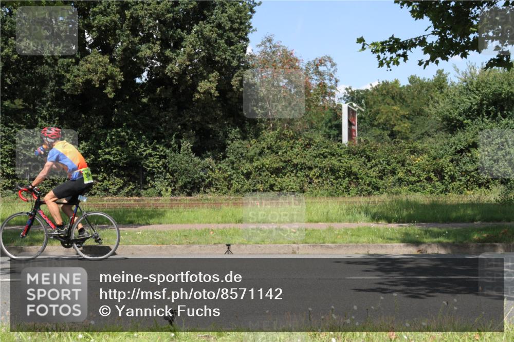 10.08.2025 - GEWOBA Citytriathlon Bremen Yannick Fuchs http://msf.ph/oto/8571142 10.08.2025 14:30:36 Radfahren 8, 12, 33, 107, 178, 328, 329, 338, 341, 345, 347, 356, 361, 381, 399, 409, 416, 461, 492 meine-sportfotos.de