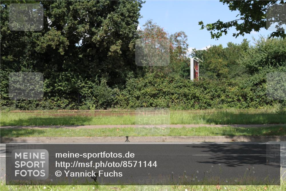 10.08.2025 - GEWOBA Citytriathlon Bremen Yannick Fuchs http://msf.ph/oto/8571144 10.08.2025 14:30:37 Radfahren 8, 12, 33, 107, 178, 328, 329, 338, 341, 345, 347, 356, 381, 399, 409, 416, 461, 492 meine-sportfotos.de