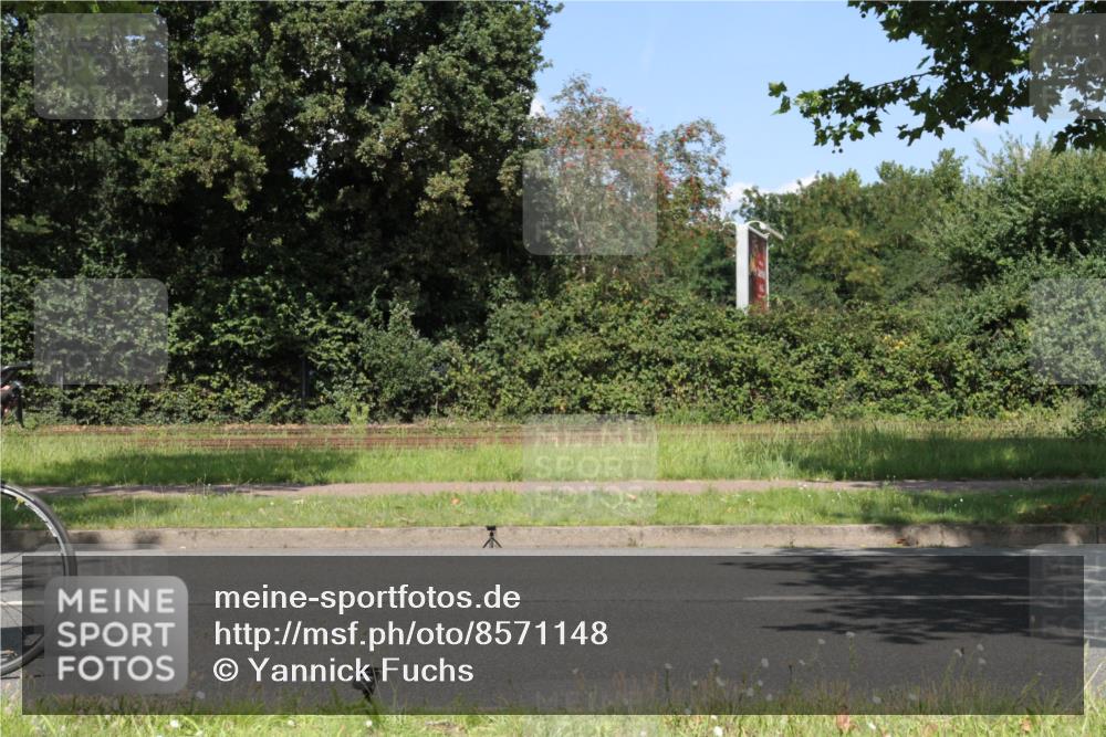 10.08.2025 - GEWOBA Citytriathlon Bremen Yannick Fuchs http://msf.ph/oto/8571148 10.08.2025 14:30:38 Radfahren 8, 12, 33, 107, 178, 328, 329, 338, 341, 345, 347, 356, 381, 399, 409, 416, 461, 492 meine-sportfotos.de