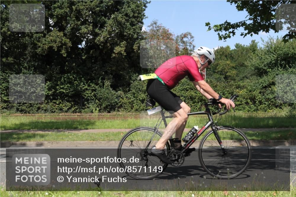 10.08.2025 - GEWOBA Citytriathlon Bremen Yannick Fuchs http://msf.ph/oto/8571149 10.08.2025 14:30:39 Radfahren 8, 12, 33, 107, 178, 328, 341, 345, 347, 356, 381, 399, 409, 416, 461, 492, 504 meine-sportfotos.de