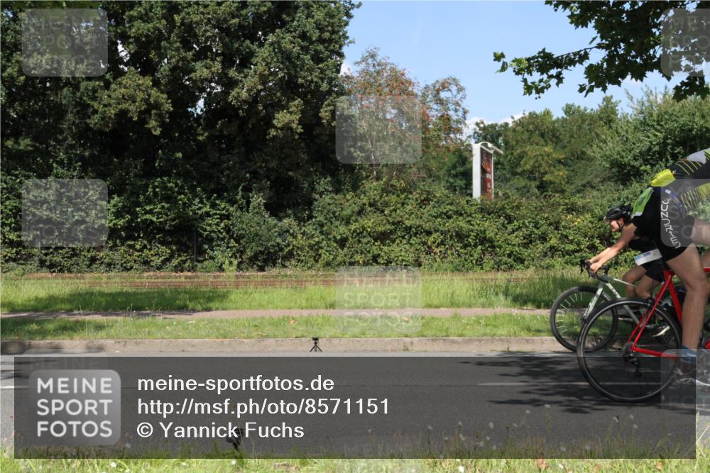 10.08.2025 - GEWOBA Citytriathlon Bremen Yannick Fuchs http://msf.ph/oto/8571151 10.08.2025 14:30:39 Radfahren 8, 12, 33, 107, 178, 328, 341, 345, 347, 356, 381, 399, 409, 416, 461, 492, 504 meine-sportfotos.de