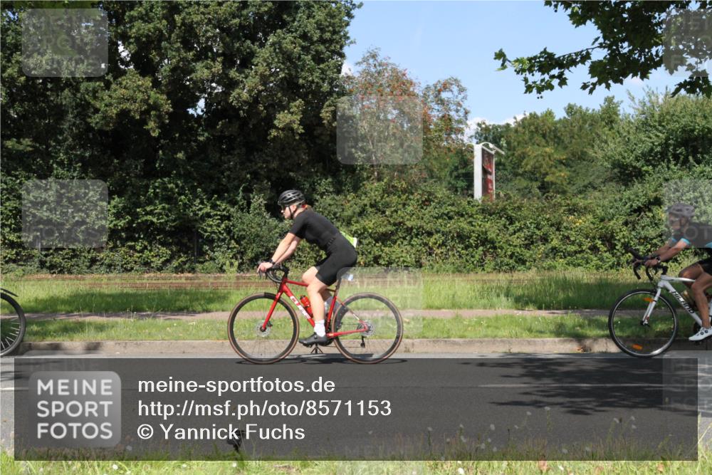 10.08.2025 - GEWOBA Citytriathlon Bremen Yannick Fuchs http://msf.ph/oto/8571153 10.08.2025 14:30:40 Radfahren 8, 12, 107, 178, 328, 341, 345, 347, 356, 381, 399, 409, 416, 461, 492, 504 meine-sportfotos.de