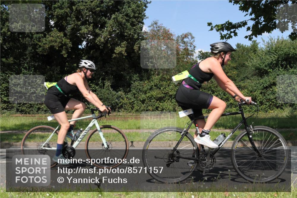 10.08.2025 - GEWOBA Citytriathlon Bremen Yannick Fuchs http://msf.ph/oto/8571157 10.08.2025 14:30:42 Radfahren 8, 12, 107, 178, 328, 341, 345, 347, 356, 381, 399, 409, 416, 461, 504 meine-sportfotos.de