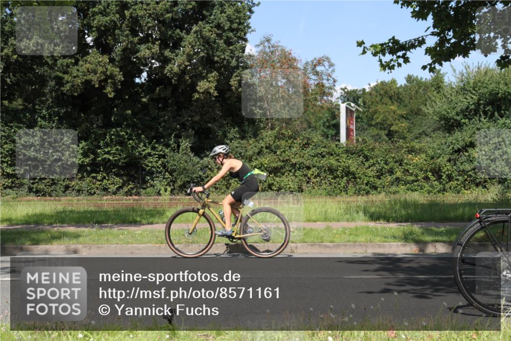 10.08.2025 - GEWOBA Citytriathlon Bremen Yannick Fuchs http://msf.ph/oto/8571161 10.08.2025 14:30:43 Radfahren 12, 107, 178, 328, 341, 345, 347, 356, 381, 399, 409, 416, 461, 504, 510 meine-sportfotos.de