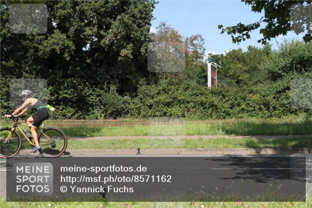 10.08.2025 - GEWOBA Citytriathlon Bremen Yannick Fuchs http://msf.ph/oto/8571162 10.08.2025 14:30:44 Radfahren 12, 107, 175, 178, 328, 341, 345, 356, 381, 399, 409, 416, 461, 504, 510 meine-sportfotos.de