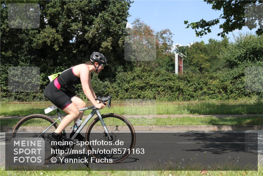 10.08.2025 - GEWOBA Citytriathlon Bremen Yannick Fuchs http://msf.ph/oto/8571163 10.08.2025 14:30:44 Radfahren 12, 107, 175, 178, 328, 341, 345, 356, 381, 399, 409, 416, 461, 504, 510 meine-sportfotos.de