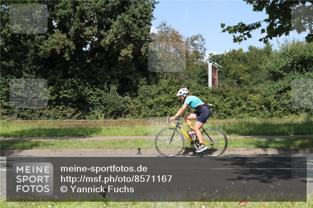 10.08.2025 - GEWOBA Citytriathlon Bremen Yannick Fuchs http://msf.ph/oto/8571167 10.08.2025 14:30:45 Radfahren 12, 107, 175, 178, 328, 341, 345, 356, 381, 399, 409, 416, 461, 504, 510 meine-sportfotos.de