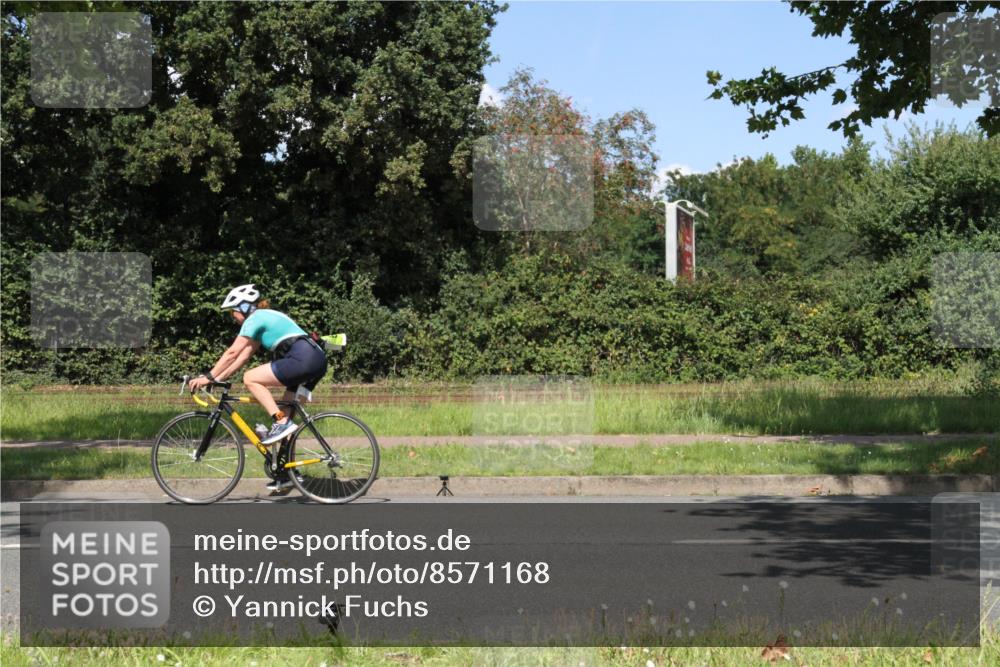 10.08.2025 - GEWOBA Citytriathlon Bremen Yannick Fuchs http://msf.ph/oto/8571168 10.08.2025 14:30:46 Radfahren 12, 107, 175, 178, 328, 341, 345, 356, 381, 399, 409, 416, 461, 504, 510 meine-sportfotos.de