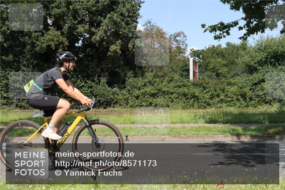 10.08.2025 - GEWOBA Citytriathlon Bremen Yannick Fuchs http://msf.ph/oto/8571173 10.08.2025 14:30:47 Radfahren 12, 107, 175, 178, 328, 341, 345, 356, 381, 399, 409, 416, 461, 504, 510 meine-sportfotos.de