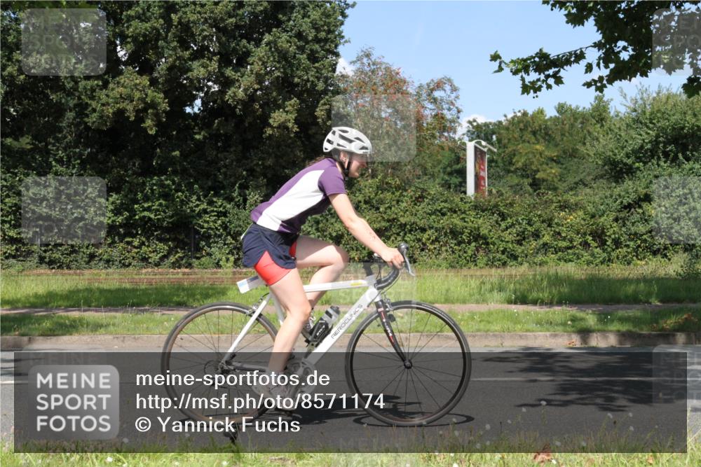 10.08.2025 - GEWOBA Citytriathlon Bremen Yannick Fuchs http://msf.ph/oto/8571174 10.08.2025 14:30:48 Radfahren 12, 107, 175, 178, 328, 341, 345, 356, 368, 381, 399, 409, 416, 461, 504, 510 meine-sportfotos.de