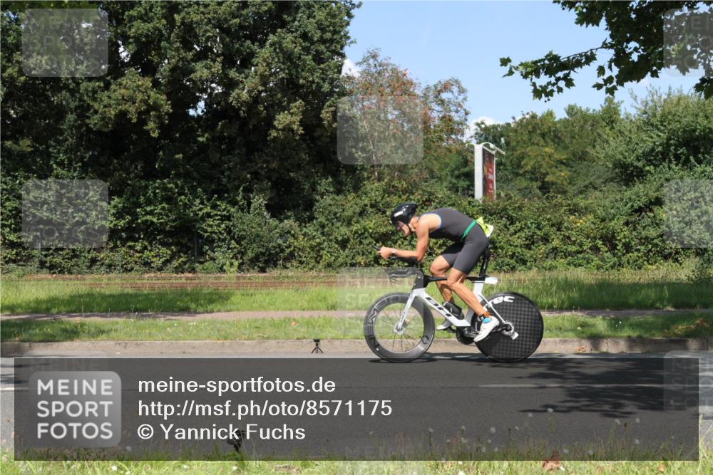 10.08.2025 - GEWOBA Citytriathlon Bremen Yannick Fuchs http://msf.ph/oto/8571175 10.08.2025 14:30:48 Radfahren 12, 107, 175, 178, 328, 341, 345, 356, 368, 381, 399, 409, 416, 461, 504, 510 meine-sportfotos.de
