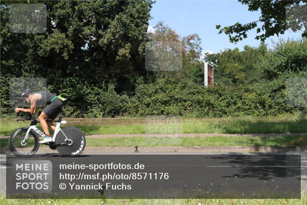 10.08.2025 - GEWOBA Citytriathlon Bremen Yannick Fuchs http://msf.ph/oto/8571176 10.08.2025 14:30:49 Radfahren 12, 107, 175, 178, 328, 341, 345, 356, 368, 381, 399, 409, 416, 461, 504, 510 meine-sportfotos.de