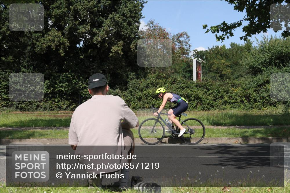 10.08.2025 - GEWOBA Citytriathlon Bremen Yannick Fuchs http://msf.ph/oto/8571219 10.08.2025 14:31:03 Radfahren 155, 175, 335, 368, 385, 412, 491, 504, 510 meine-sportfotos.de