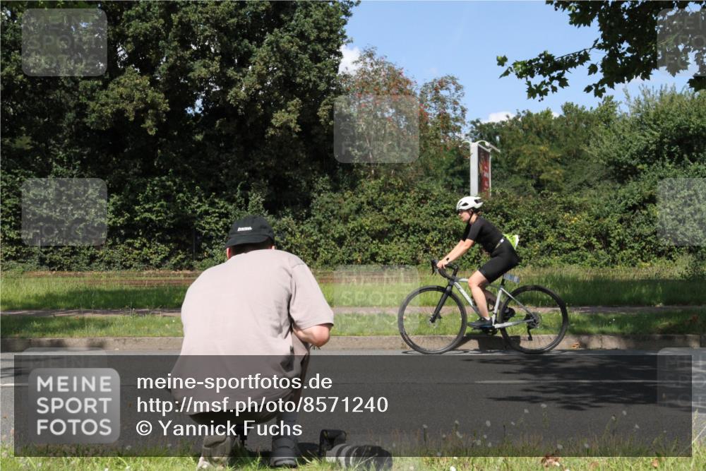 10.08.2025 - GEWOBA Citytriathlon Bremen Yannick Fuchs http://msf.ph/oto/8571240 10.08.2025 14:31:29 Radfahren 26, 97, 187, 271, 291, 324, 379, 407, 419, 434, 439, 469, 470, 475, 494, 509, 523 meine-sportfotos.de