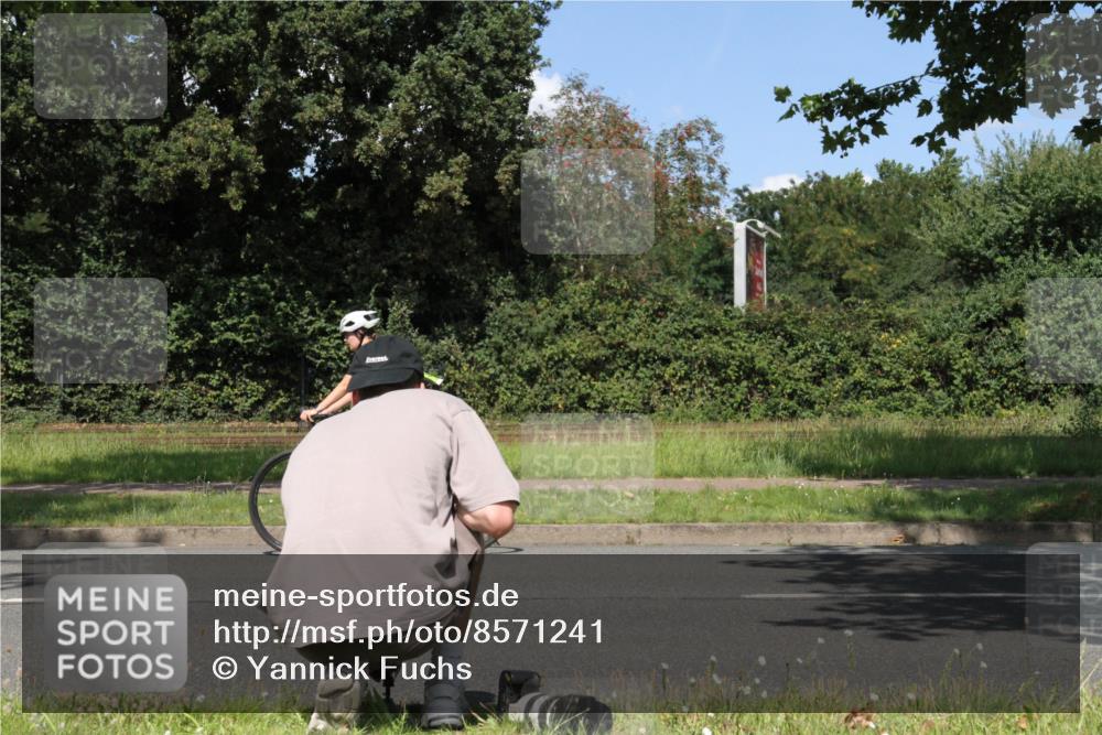 10.08.2025 - GEWOBA Citytriathlon Bremen Yannick Fuchs http://msf.ph/oto/8571241 10.08.2025 14:31:30 Radfahren 97, 187, 271, 291, 324, 379, 407, 419, 434, 439, 469, 470, 475, 485, 509, 523 meine-sportfotos.de