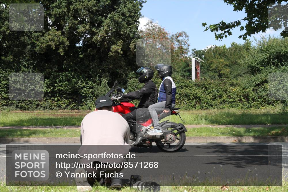 10.08.2025 - GEWOBA Citytriathlon Bremen Yannick Fuchs http://msf.ph/oto/8571268 10.08.2025 14:31:58 Radfahren 104, 359, 376, 411, 496 meine-sportfotos.de