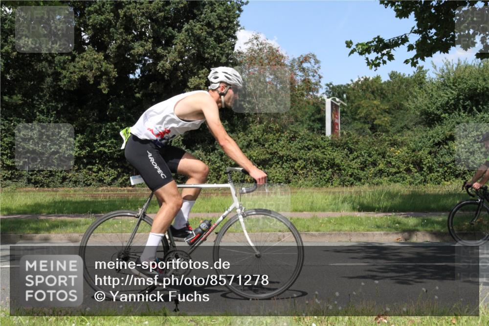10.08.2025 - GEWOBA Citytriathlon Bremen Yannick Fuchs http://msf.ph/oto/8571278 10.08.2025 14:32:10 Radfahren 104, 113, 344, 355, 359, 362, 366, 370, 376, 411, 433, 463, 489, 496, 508 meine-sportfotos.de